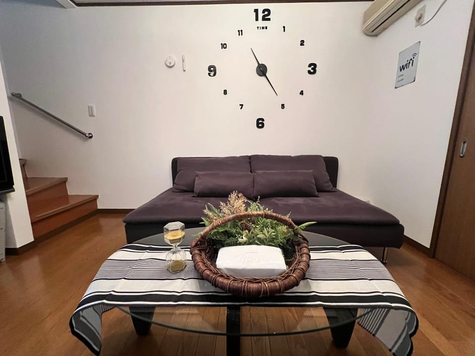Osaka Guesthouse広々貸切一軒家2LDK定員9名 Apartment in Osaka