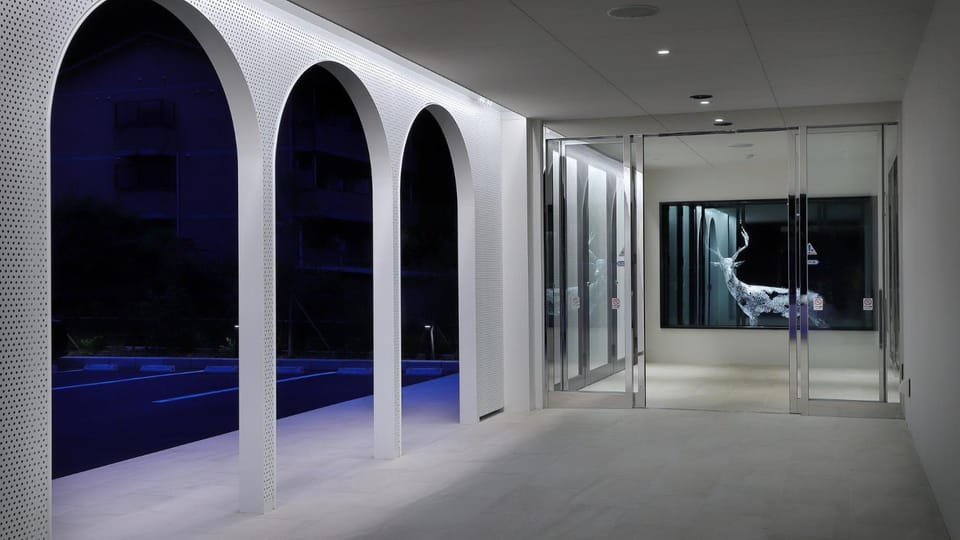 Facade/entrance