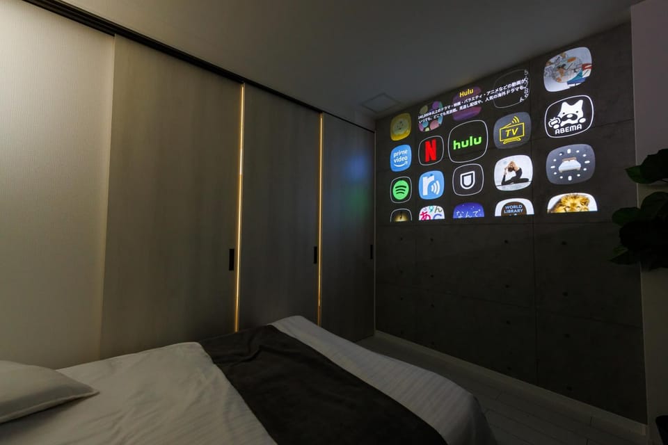Bed, TV and multimedia, Bedroom