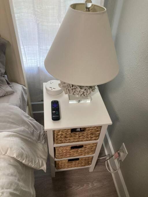 94 WalkScore King Bed Capitol Hill Beachy Apt Apartment in Denver