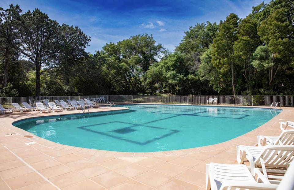 Swimming pool, sunbed