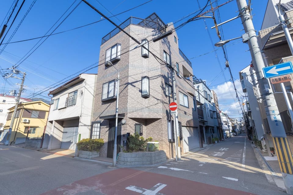 Property building, Day, Neighbourhood