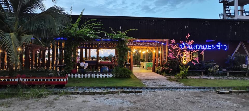 สวนพร้าวการ์เดน่า Luxury tent in Thailand
