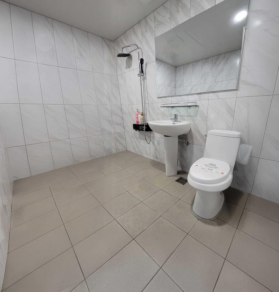 Shower, Toilet, Bathroom