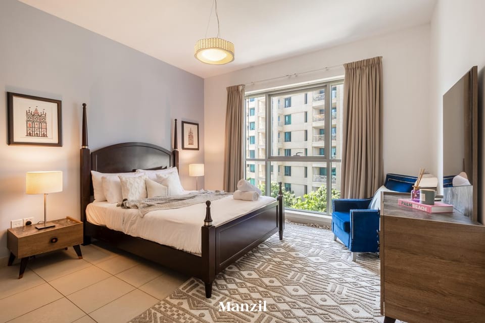 Bed, Photo of the whole room, Seating area, Bedroom, towels