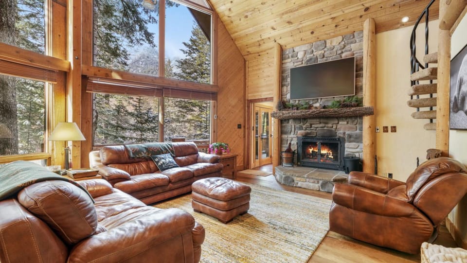 Beartooth Lodge with Hot Tub and Stuart Falls Views Apartment in Sundance