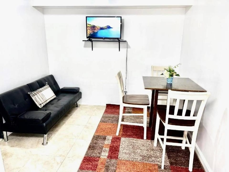 Completely Private 2 BR Apt with Backyard in LIC !!! Apartment in Roosevelt Island