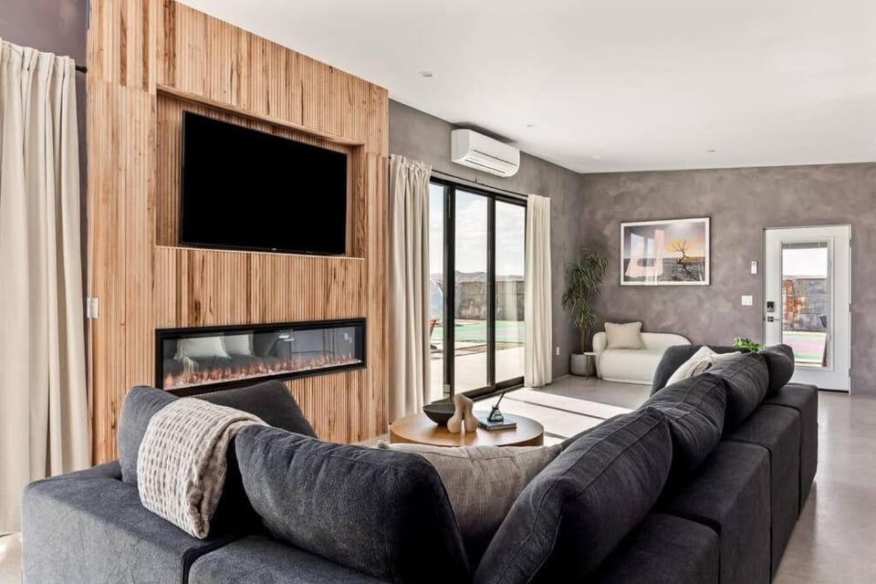 Saltwater Pool, Pickleball, Bocce Ball, Glamping, EVcharge House in Southern California