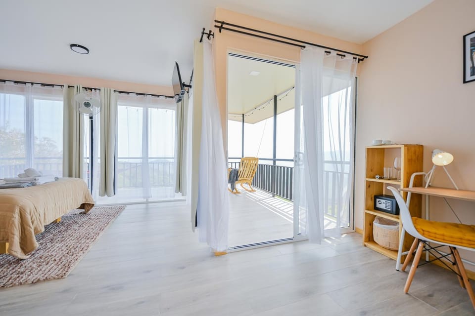 Bed, Photo of the whole room, Dining area, Bedroom, safe