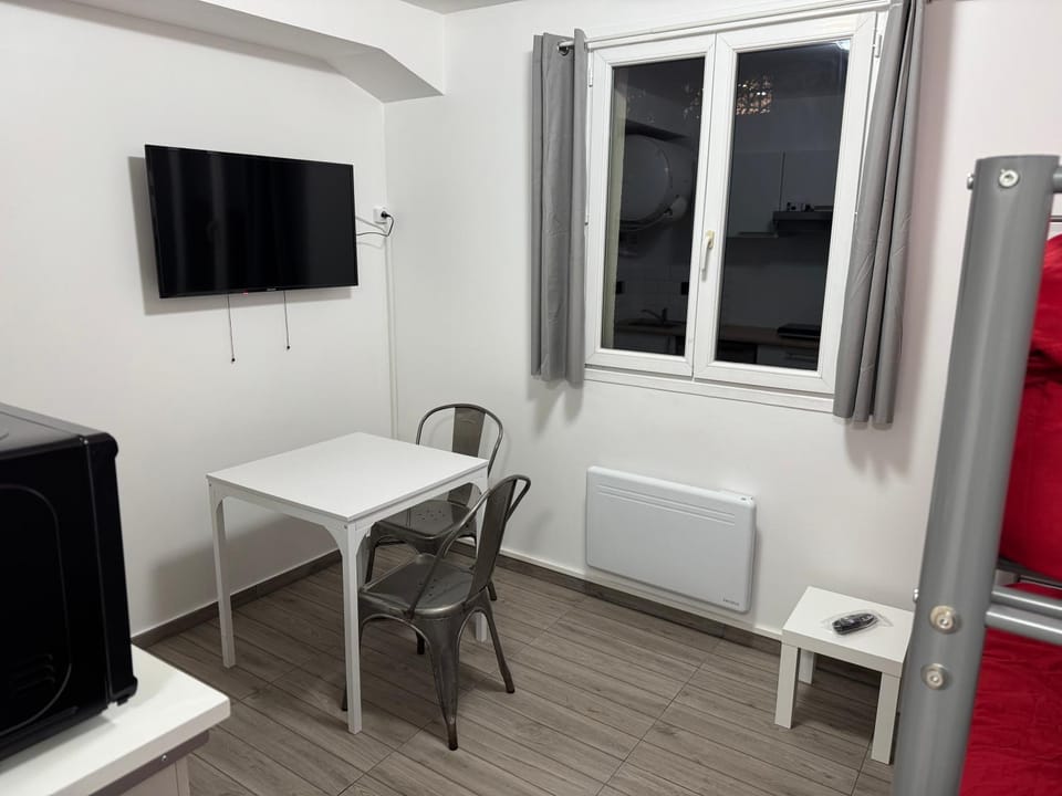 Appartement F, RESIDENCE DU RENOUVEAU, Stade de France, idéal pour 2 pers Apartment in Saint-Denis, France