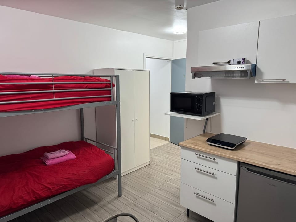 Appartement F, RESIDENCE DU RENOUVEAU, Stade de France, idéal pour 2 pers Apartment in Saint-Denis, France