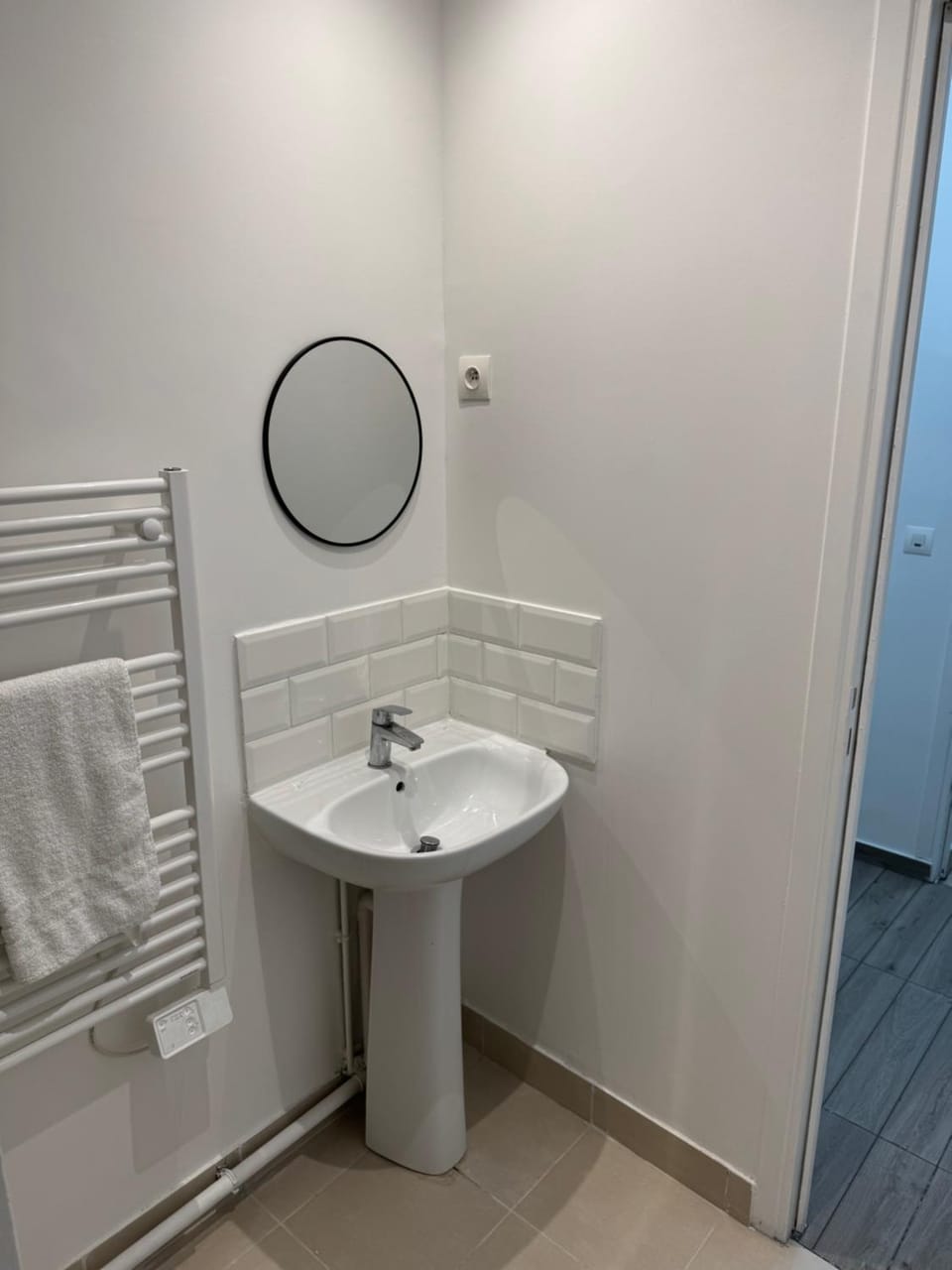 Appartement F, RESIDENCE DU RENOUVEAU, Stade de France, idéal pour 2 pers Apartment in Saint-Denis, France