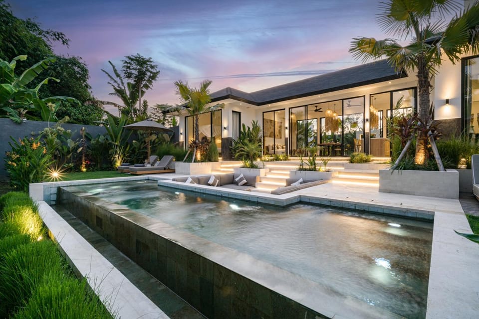 Property building, Garden, Garden view, Pool view, Swimming pool, sunbed