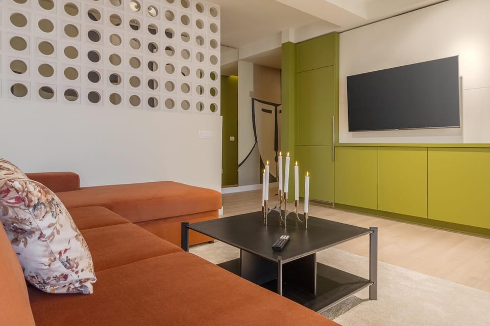 TV and multimedia, Living room, Seating area