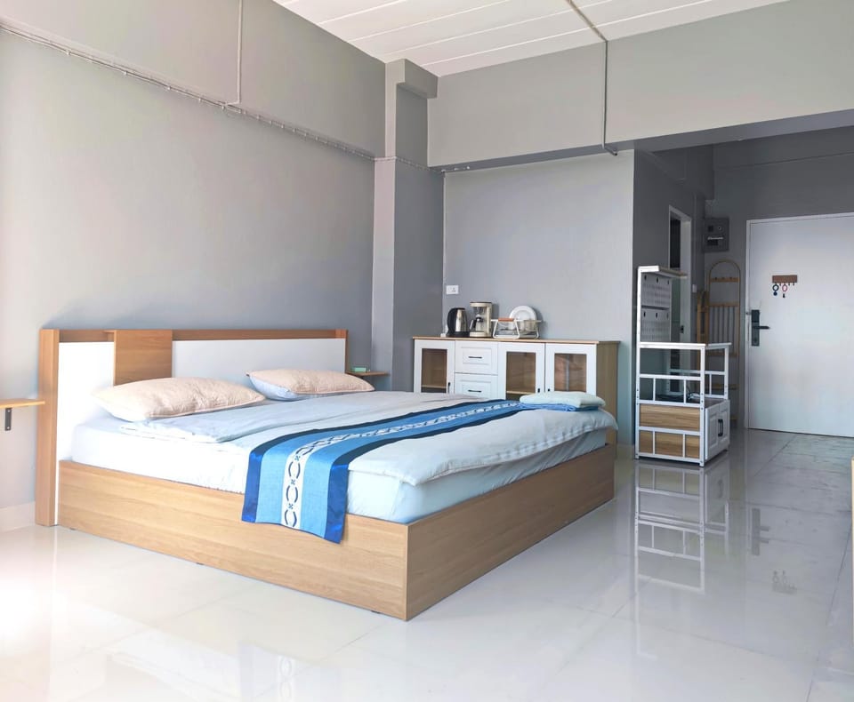 Photo of the whole room, Bedroom