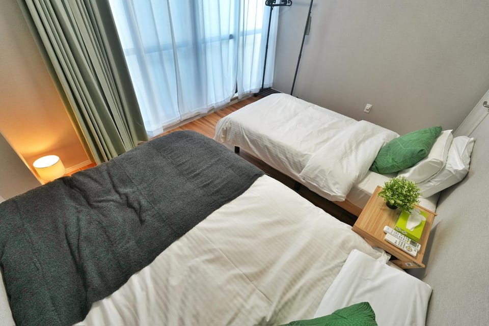 ZJ301 1BR Home for Groups, Hanzomon and Toei Shinjuku Lines, 3 Beds Apartment in Japan