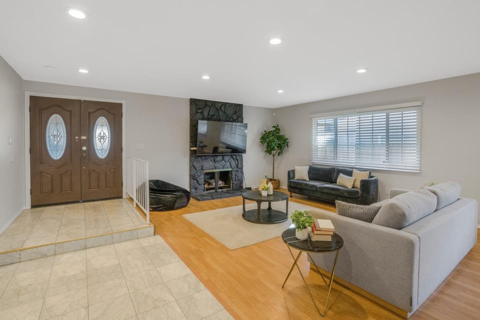 Spacious House, Central, All Amenities House in Harbor City