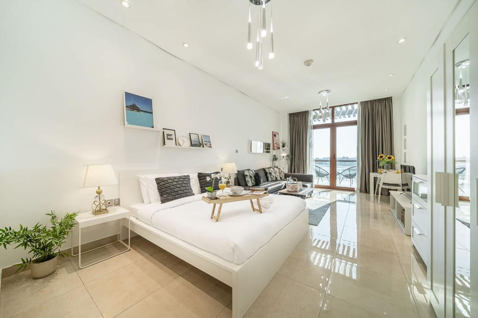 Bed, Living room, Photo of the whole room, Seating area, Dining area