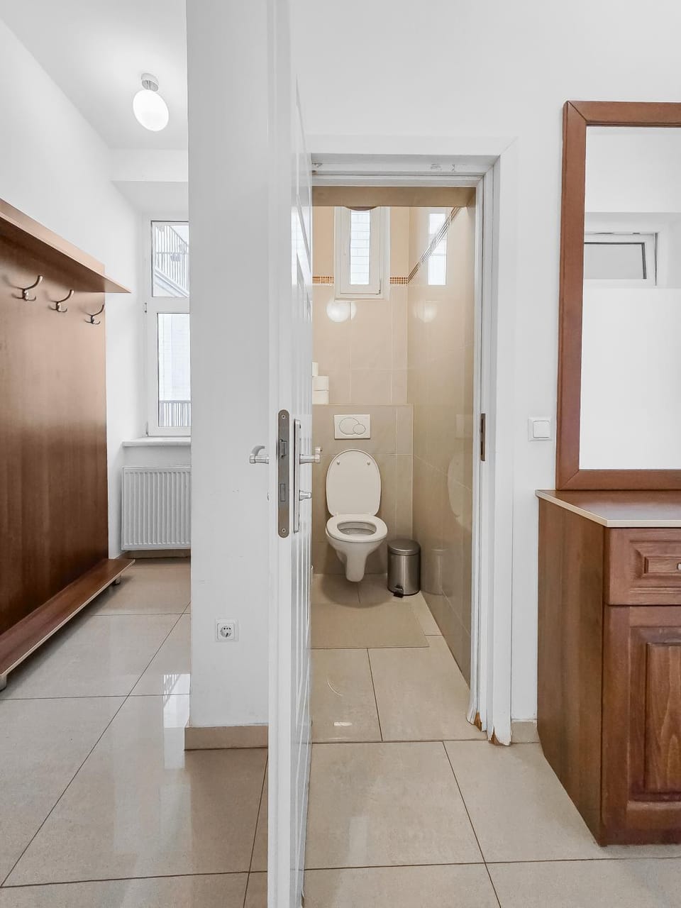 Spacious 3-Bedroom Retreat with Balcony for 8 Near Millennium Tower Apartment in Vienna