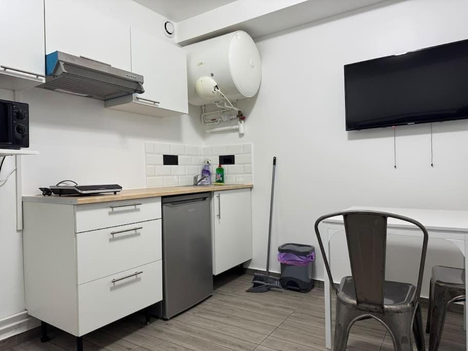 TV and multimedia, Kitchen or kitchenette, Dining area