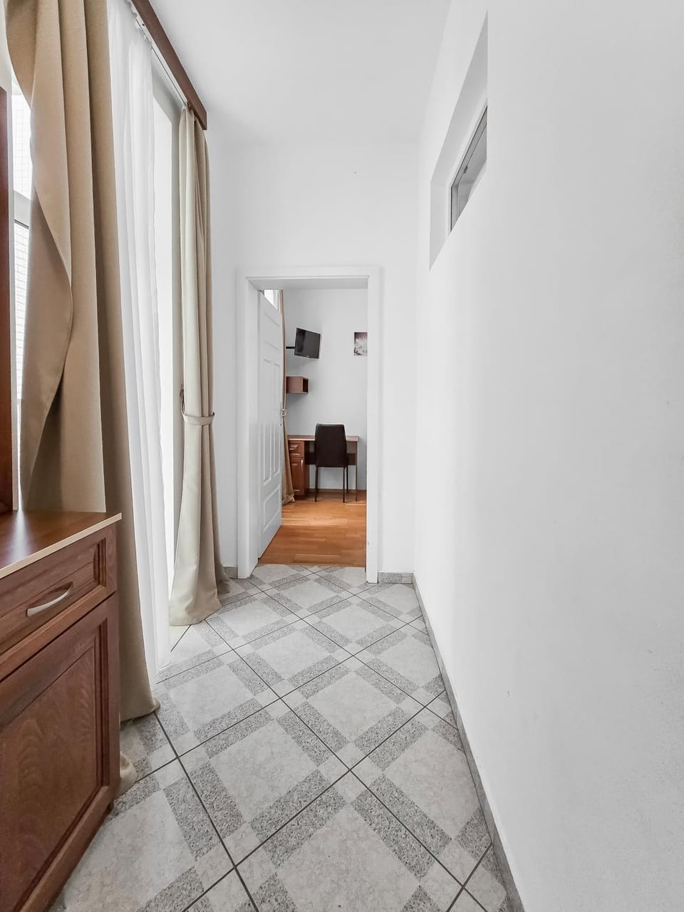 Elegant 3-Bedroom Getaway with Balcony for Groups up to 7 Apartment in Vienna