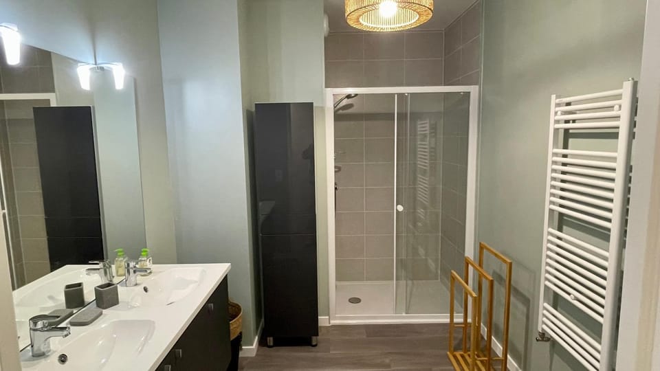 Shower, Bathroom