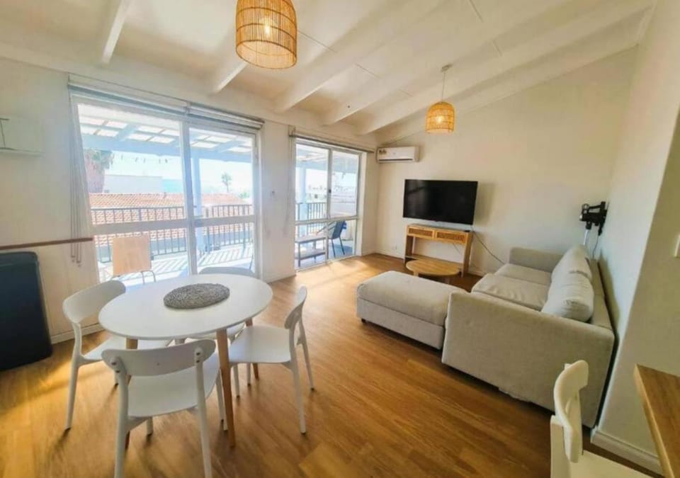 TV and multimedia, View (from property/room), Living room, Dining area, air conditioner