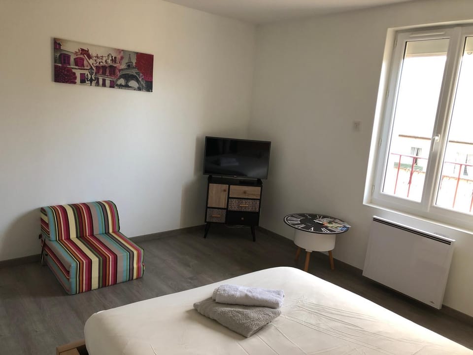 Grande chambre côté jardin Vacation rental in Pays de la Loire