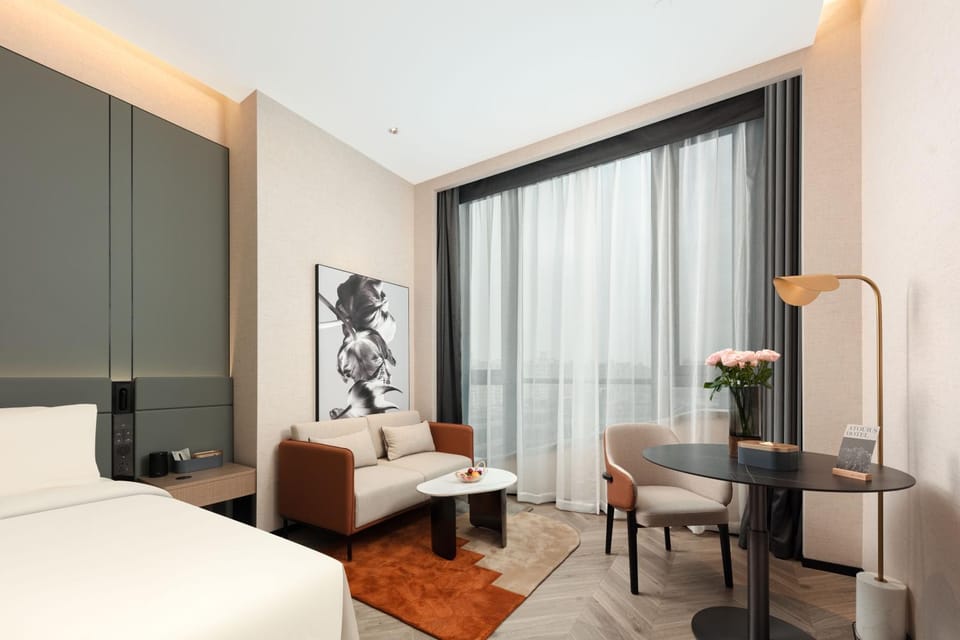 Bed, Seating area, Bedroom