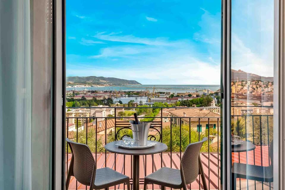 Day, Natural landscape, View (from property/room), Balcony/Terrace, City view, Mountain view, Sea view