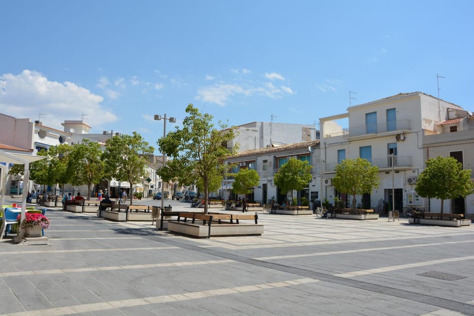 Nearby landmark, Restaurant/places to eat, Neighbourhood, Supermarket/grocery shop, Shopping Area