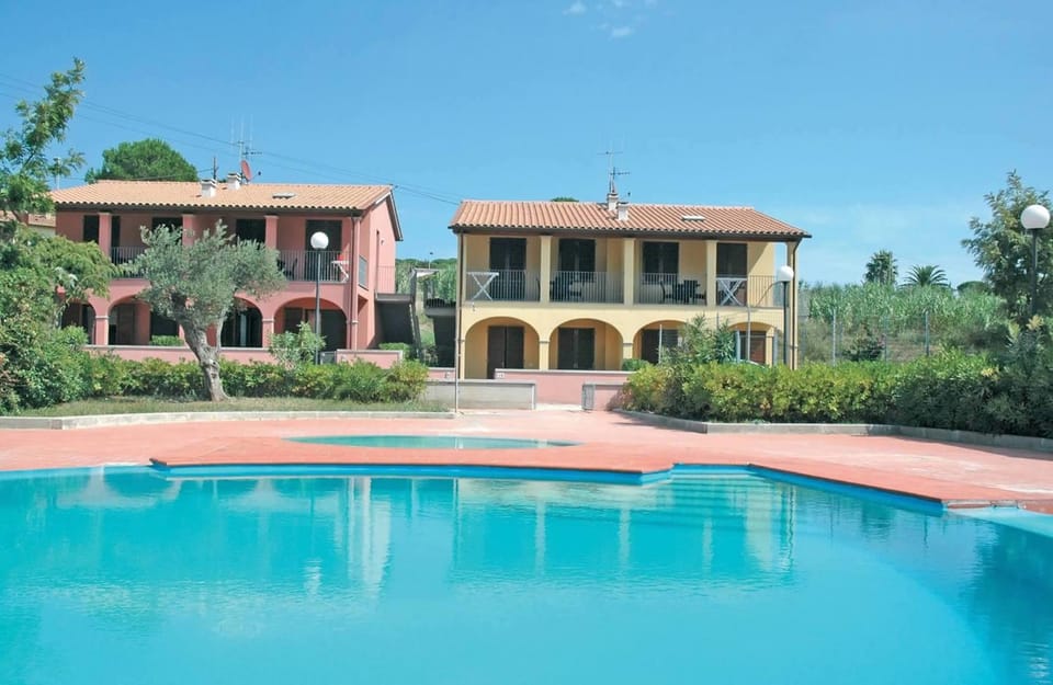 Swimming pool, Swimming pool