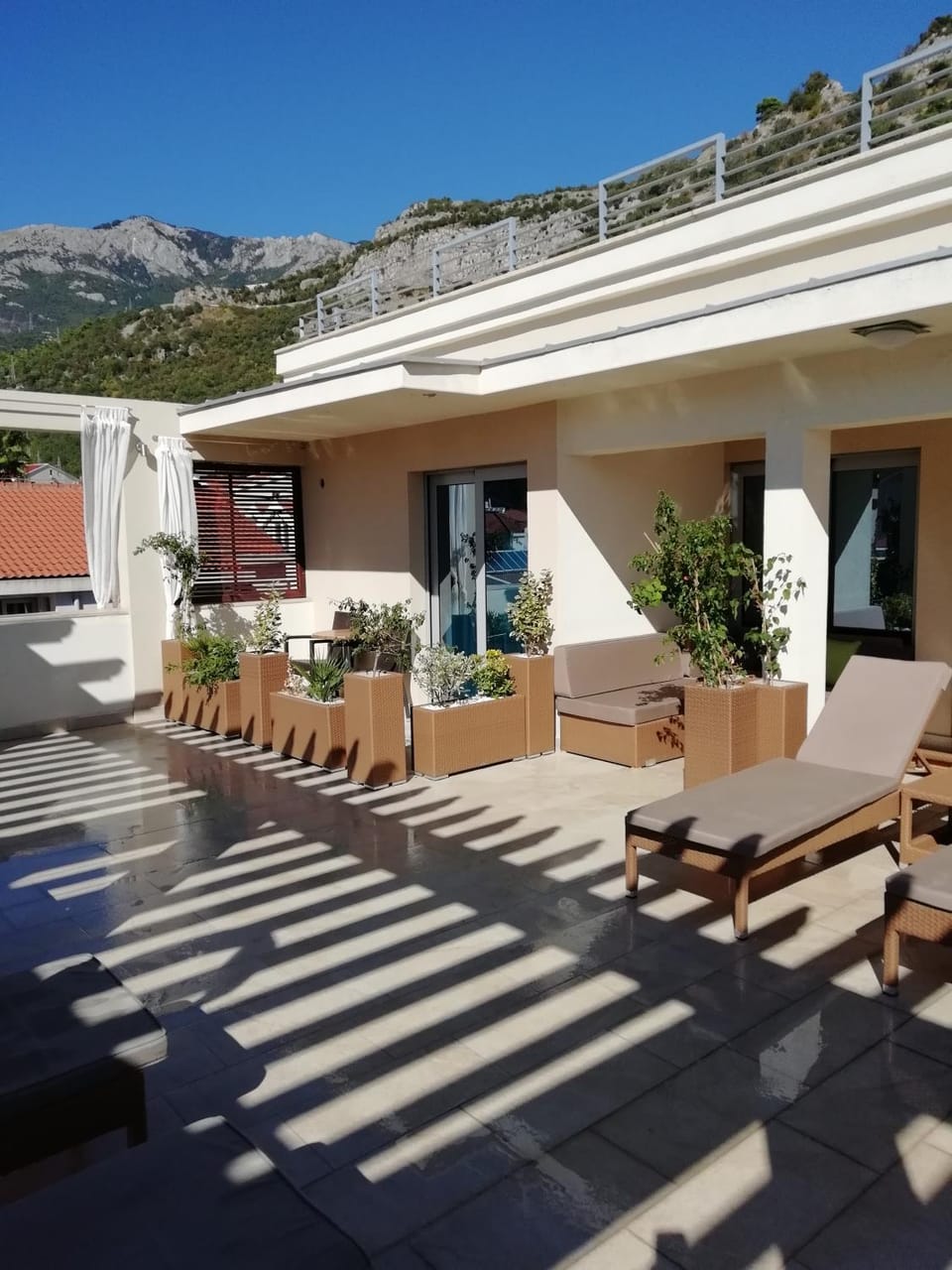 City view, Mountain view, Sea view, Internal: Not applicable to any particular room