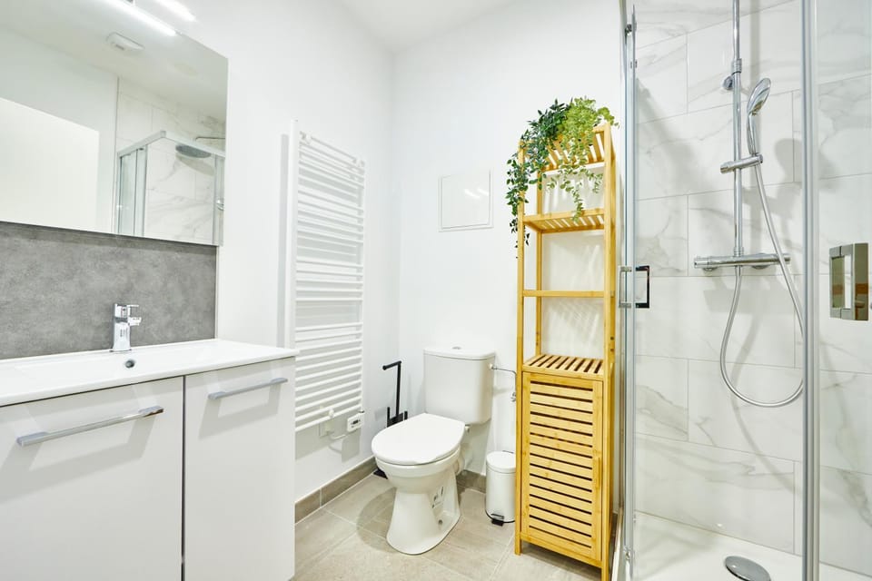 Shower, Toilet, Bathroom