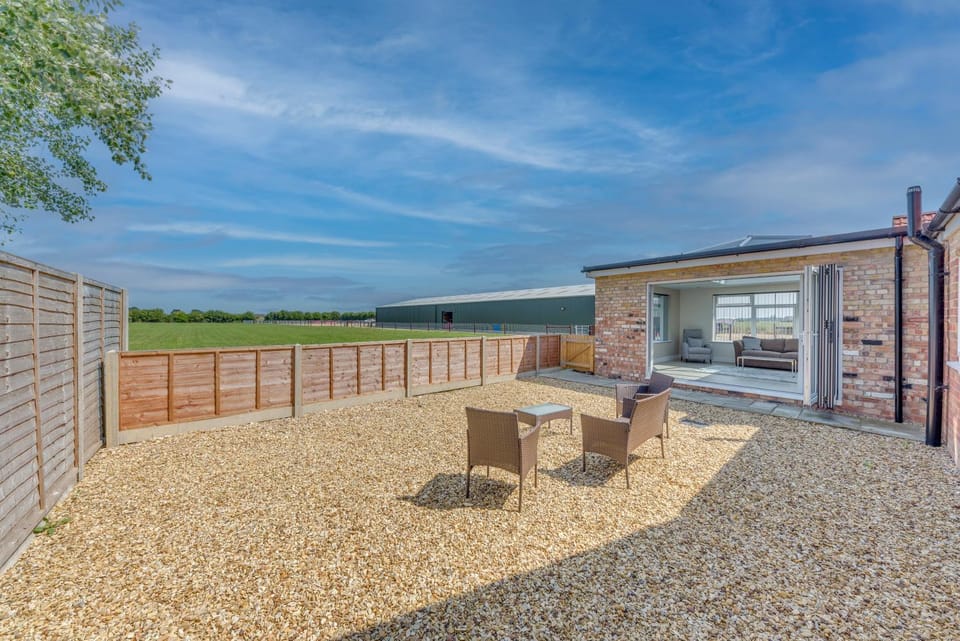Property building, Patio, Day, Natural landscape, View (from property/room), Balcony/Terrace, Dining area