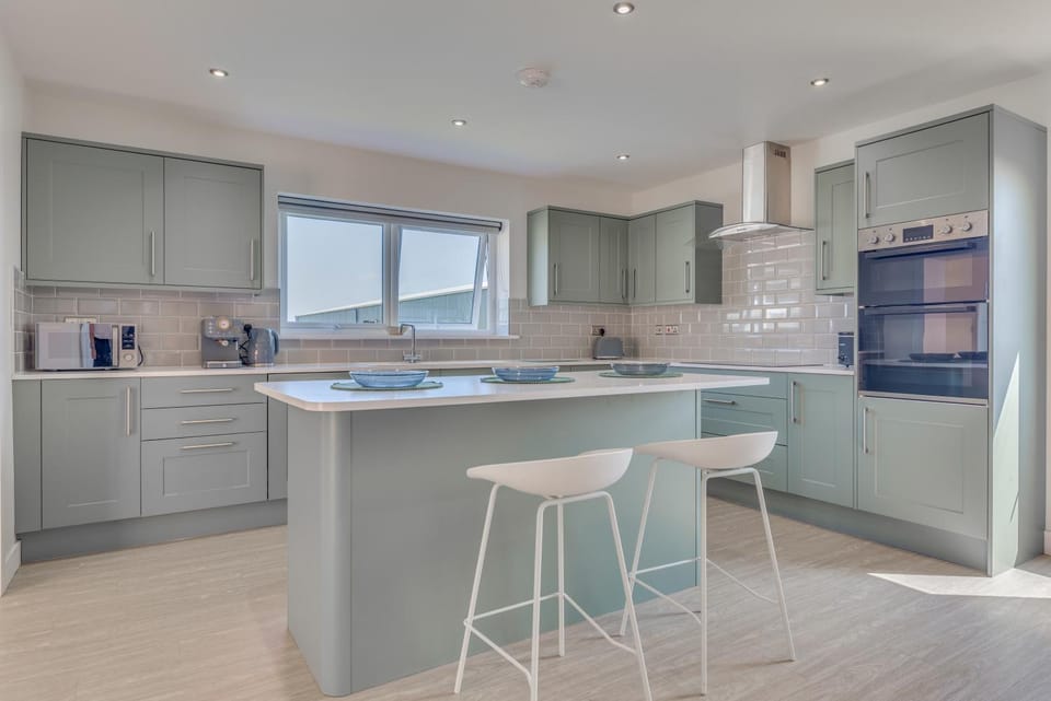 Kitchen or kitchenette, Dining area, dishwasher, internet, internet, oven, pet friendly, stove