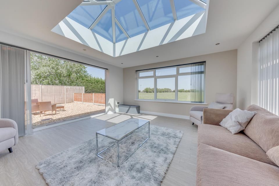 Patio, View (from property/room), Balcony/Terrace, Living room, Seating area