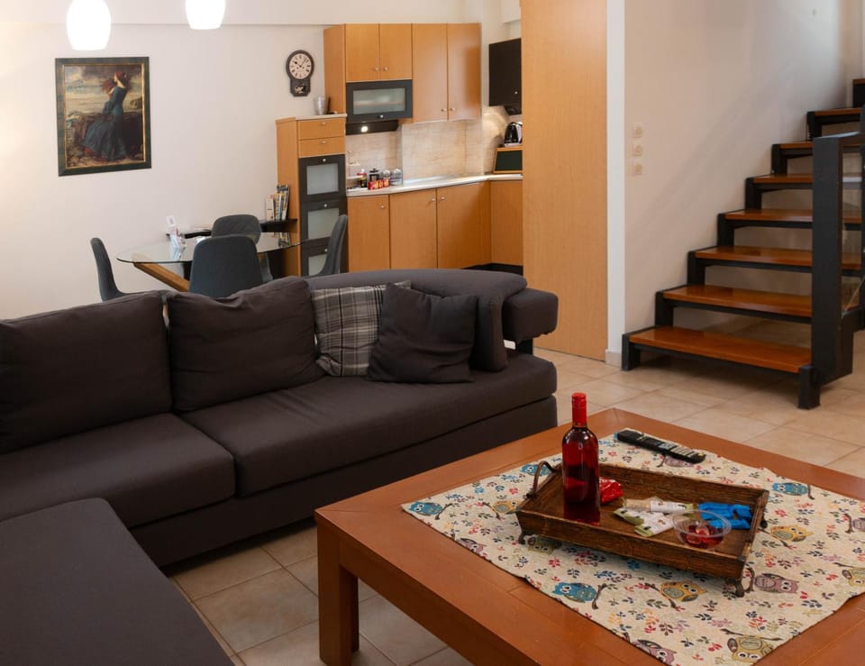 Kitchen or kitchenette, Seating area, Dining area