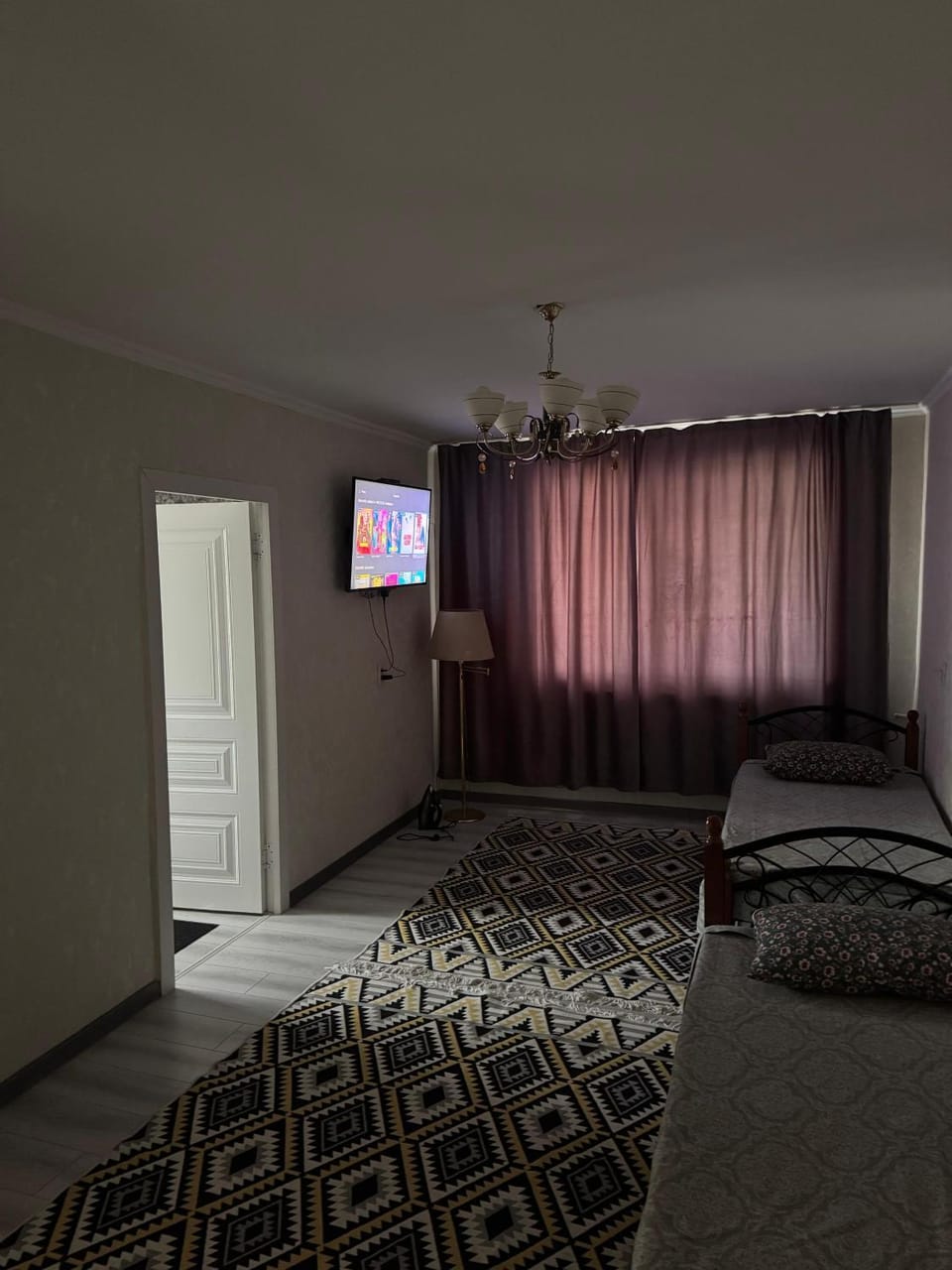 Bed, TV and multimedia, wardrobe