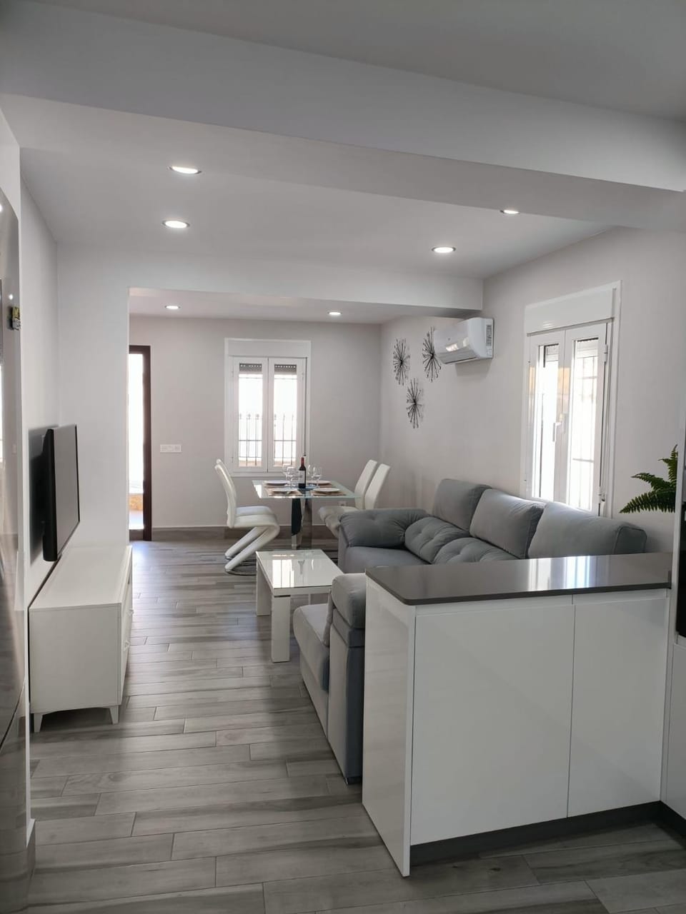 TV and multimedia, Living room, Dining area