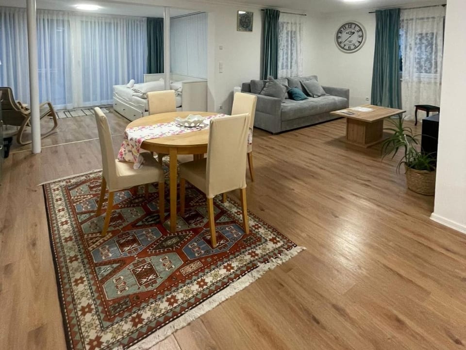 Bed, Living room, Photo of the whole room, Seating area, Dining area