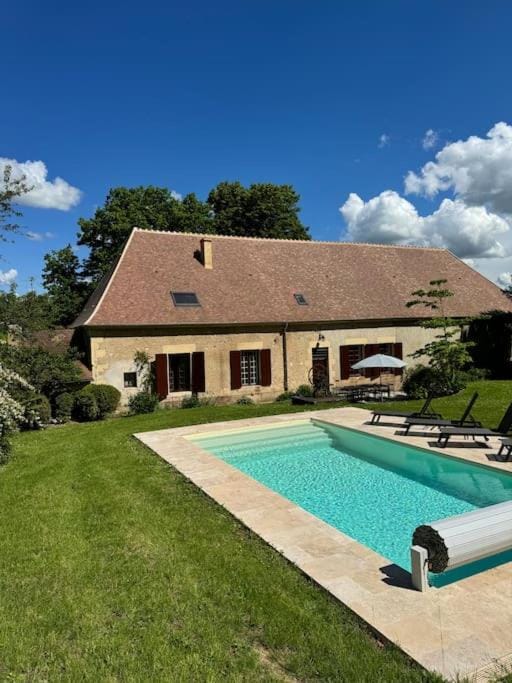Property building, Spring, Garden, Garden view, Pool view, Swimming pool, sunbed