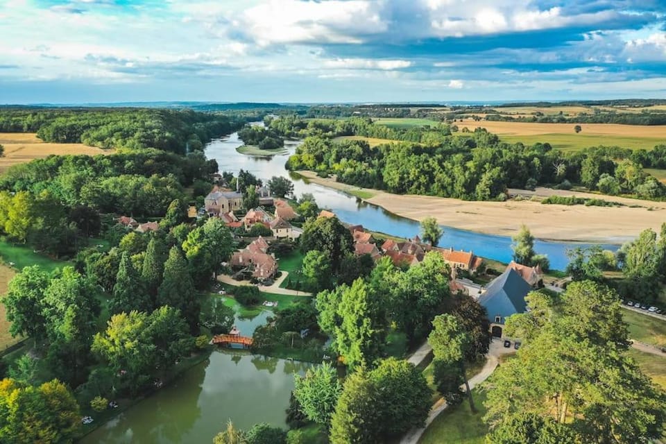 Nearby landmark, Bird's eye view, River view