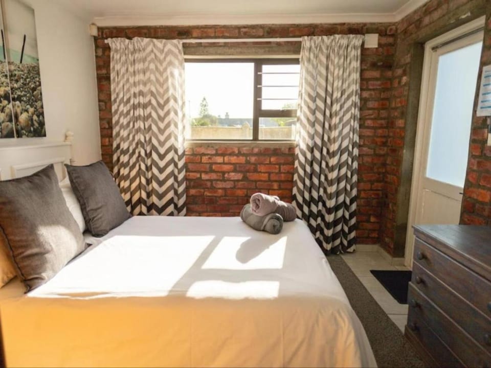 Bed, Day, Decorative detail, Bedroom