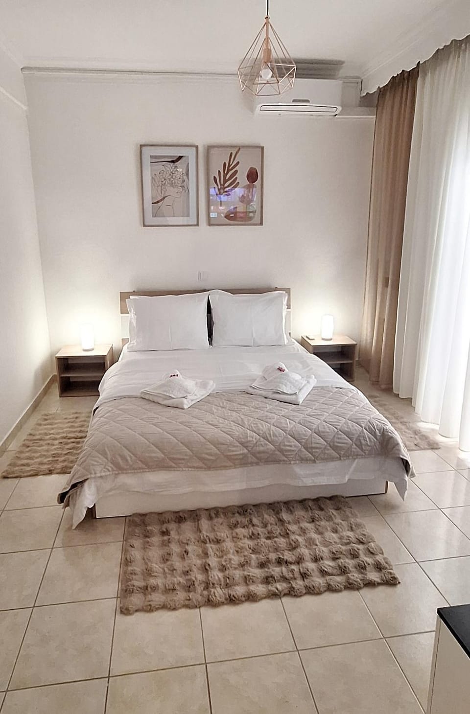 Property building, Bed, Photo of the whole room, Bedroom, air conditioner