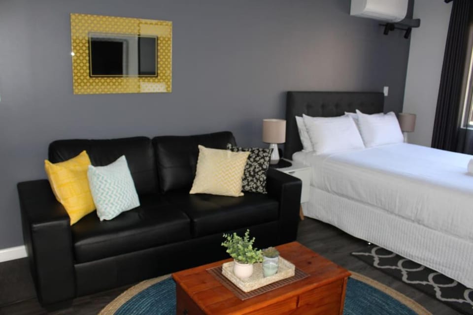 Studio 23 - City Pad with Free Parking Apartment in Launceston