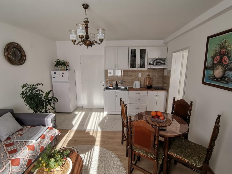 Living room, Seating area, Dining area, kitchen