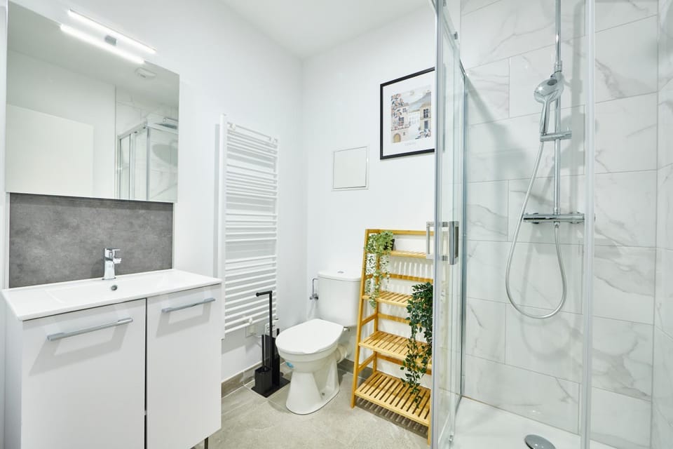 Shower, Toilet, Bathroom