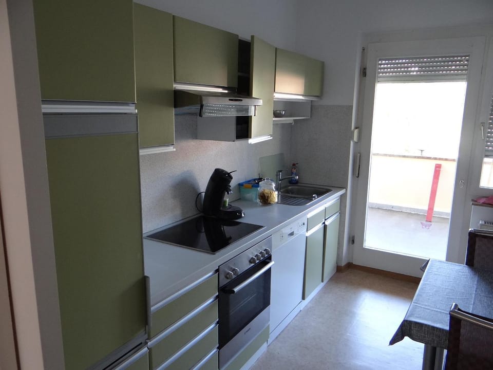 Kitchen or kitchenette, Seating area, Dining area