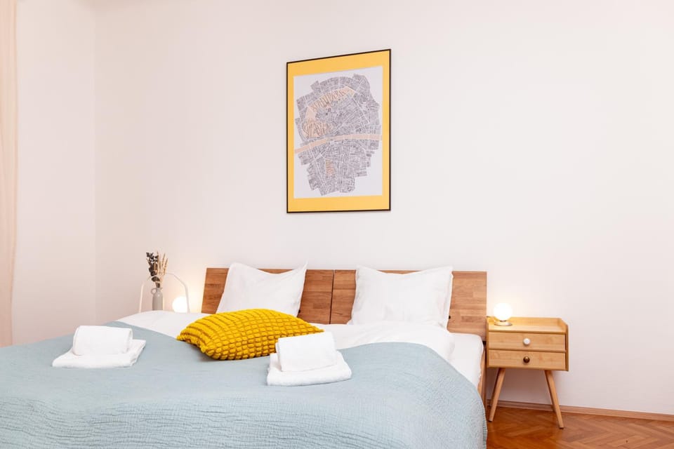 Bed, Bedroom, towels, towels